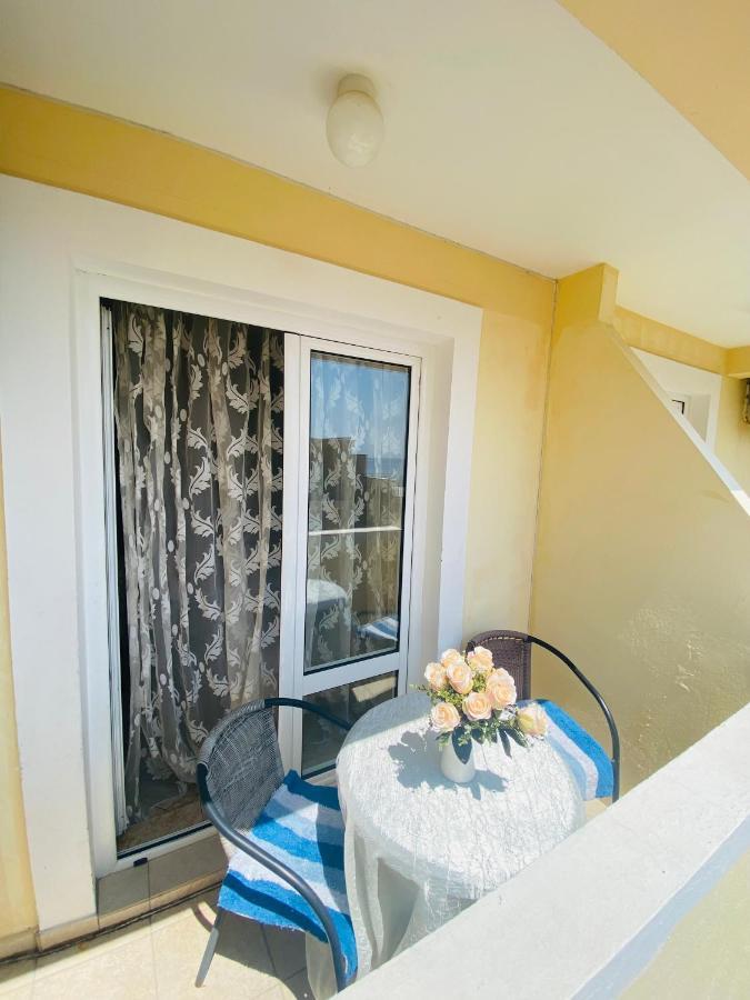 Miomir Perazic Apartments Petrovac Luaran gambar