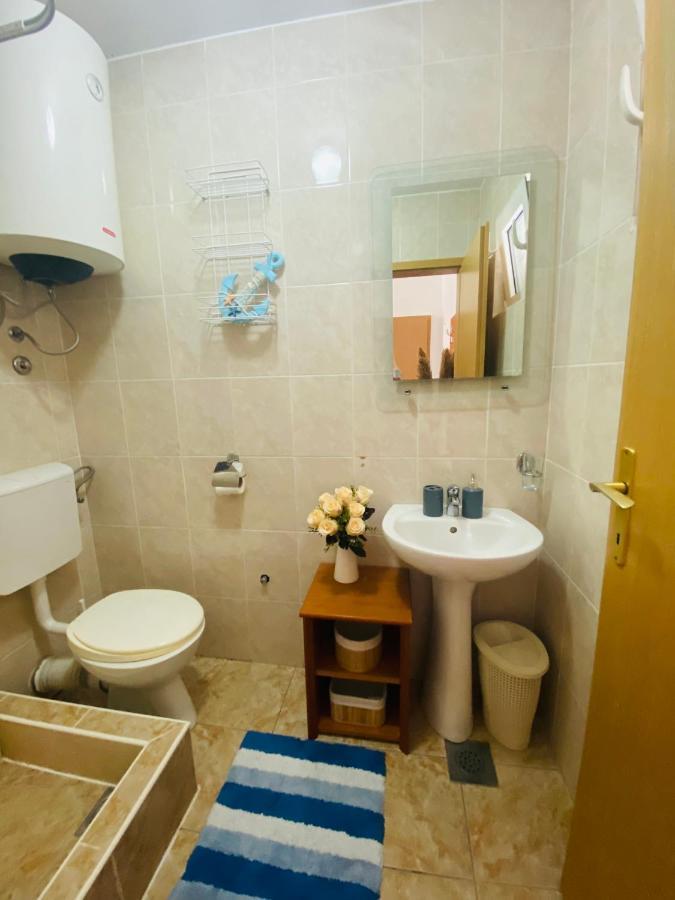 Miomir Perazic Apartments Petrovac Luaran gambar