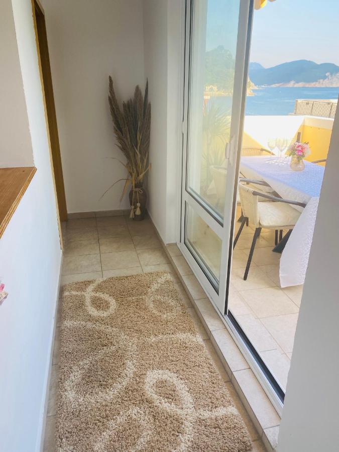 Miomir Perazic Apartments Petrovac Luaran gambar
