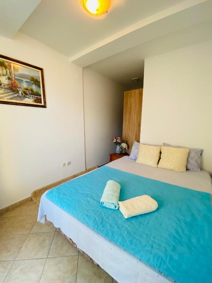 Miomir Perazic Apartments Petrovac Luaran gambar