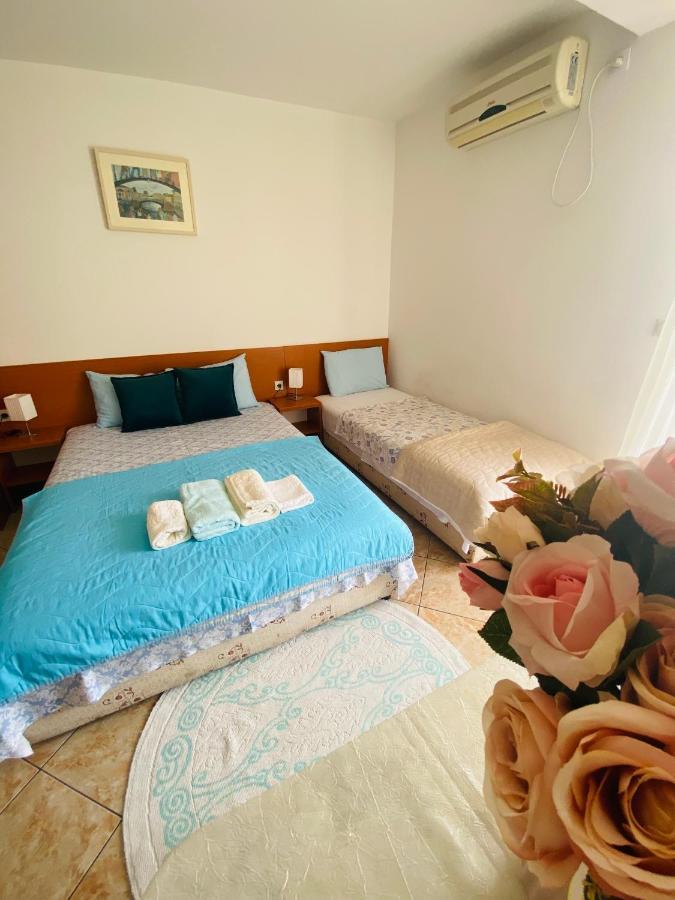 Miomir Perazic Apartments Petrovac Luaran gambar