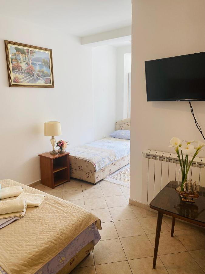 Miomir Perazic Apartments Petrovac Luaran gambar