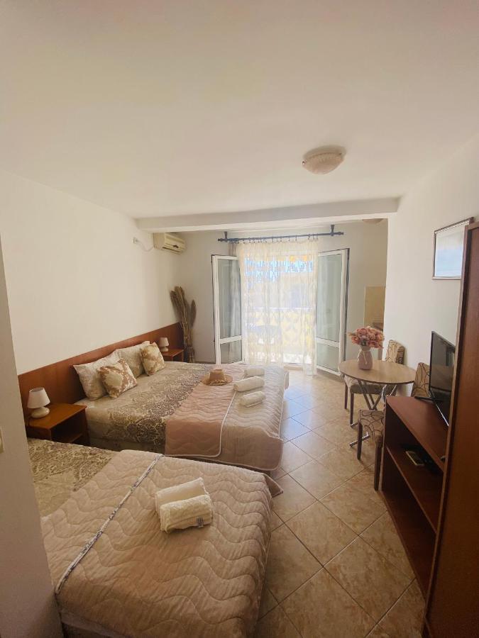 Miomir Perazic Apartments Petrovac Luaran gambar