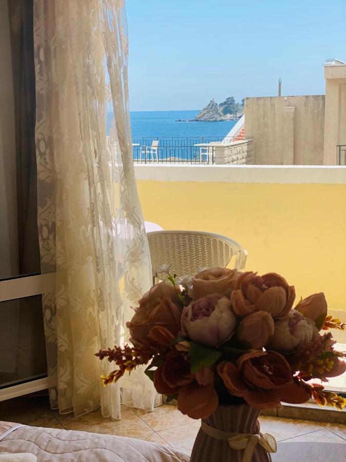 Miomir Perazic Apartments Petrovac Luaran gambar