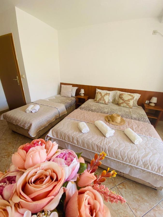 Miomir Perazic Apartments Petrovac Luaran gambar