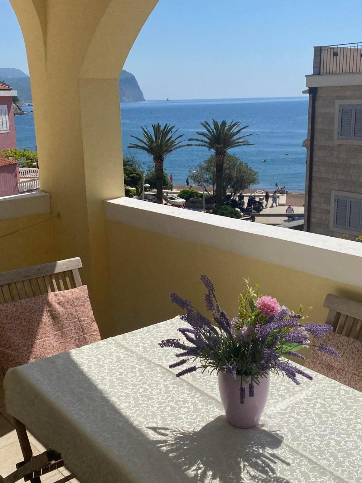 Miomir Perazic Apartments Petrovac Luaran gambar