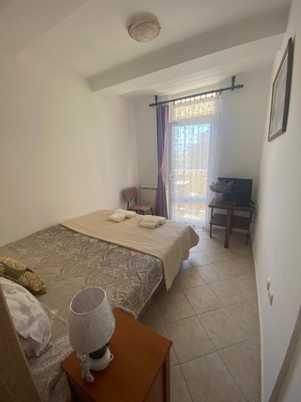 Miomir Perazic Apartments Petrovac Luaran gambar