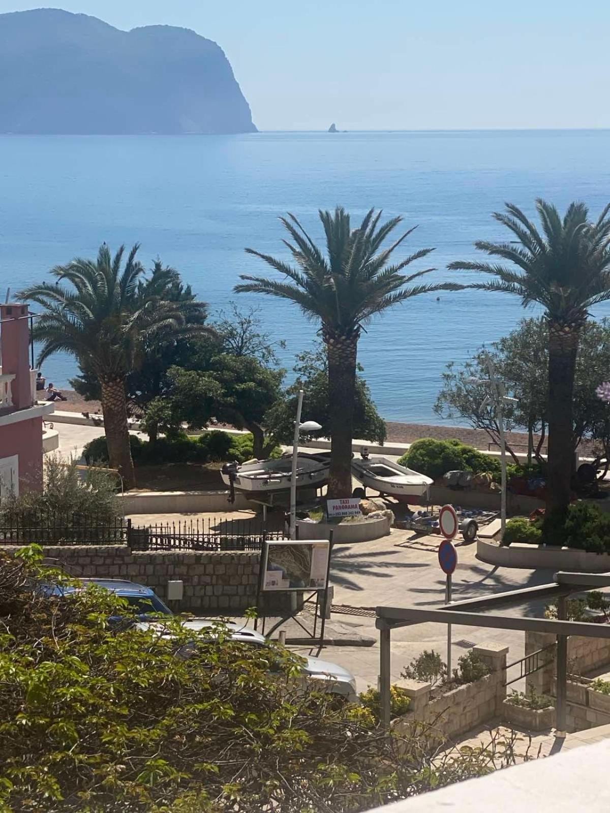Miomir Perazic Apartments Petrovac Luaran gambar