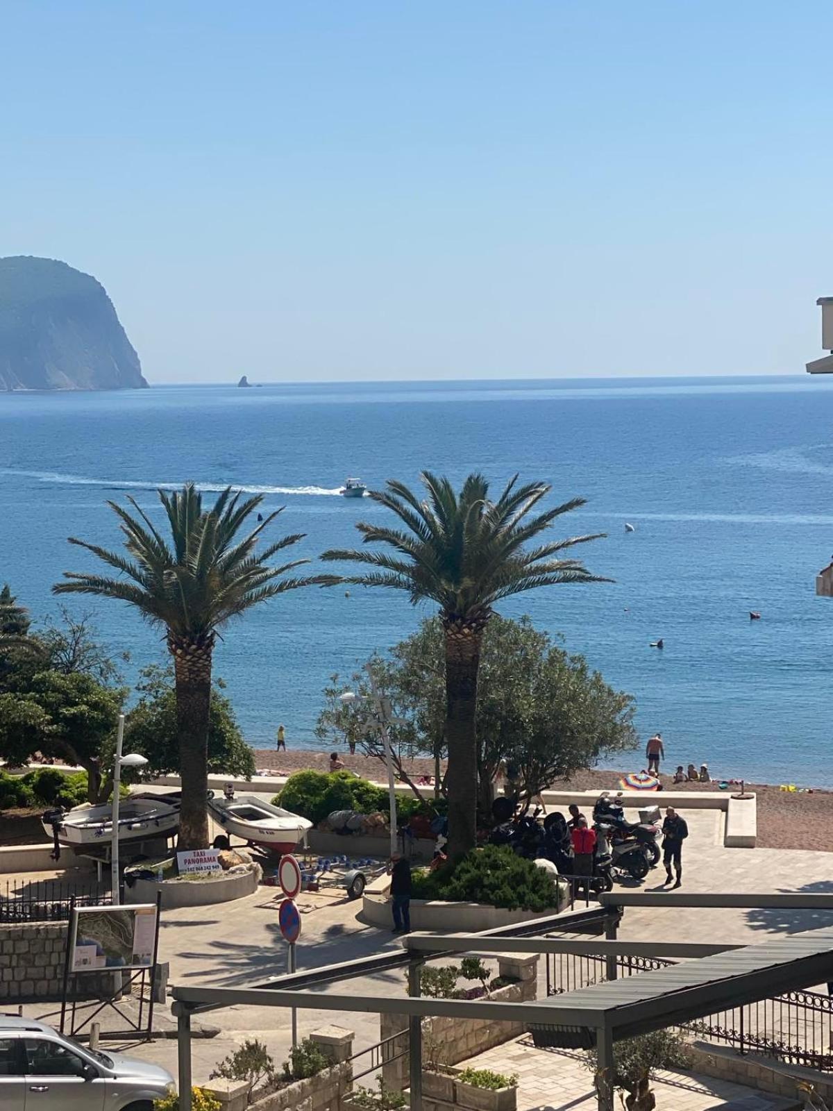 Miomir Perazic Apartments Petrovac Luaran gambar