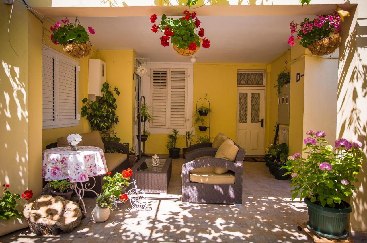 Miomir Perazic Apartments Petrovac Luaran gambar