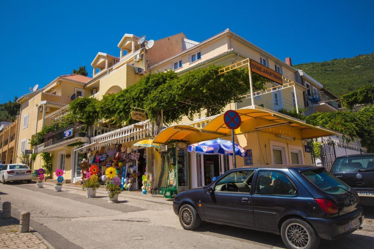 Miomir Perazic Apartments Petrovac Luaran gambar